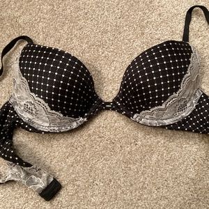 Victoria’s Secret Fabulous Plunge Black Bra